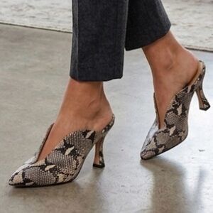 42 Gold Women’s Overcome Snake Print Leather V-Throat Mule Heels Size 7.5M